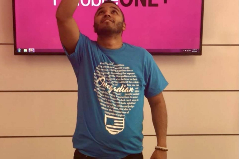 Onegodians Wearing The Idea!